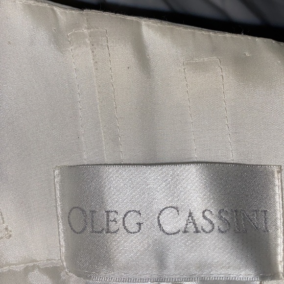 Oleg Cassini Ivory Wedding Dress with Train - Picture 12 of 14